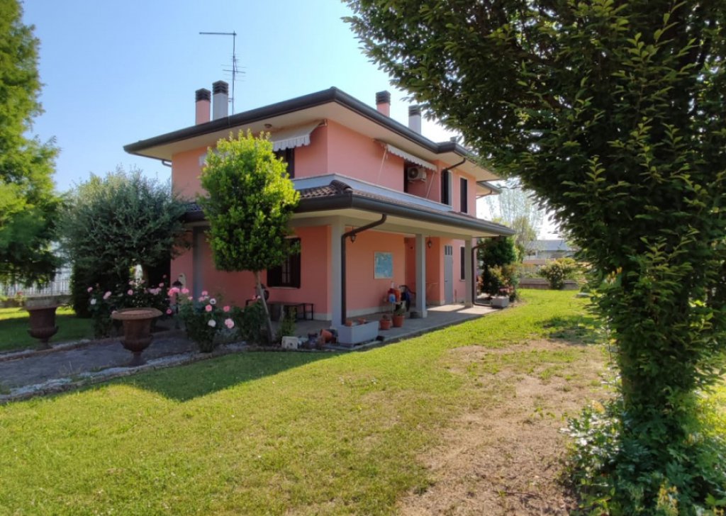 Sale Villas - Single Houses Casale di Scodosia - Single-family house Locality 