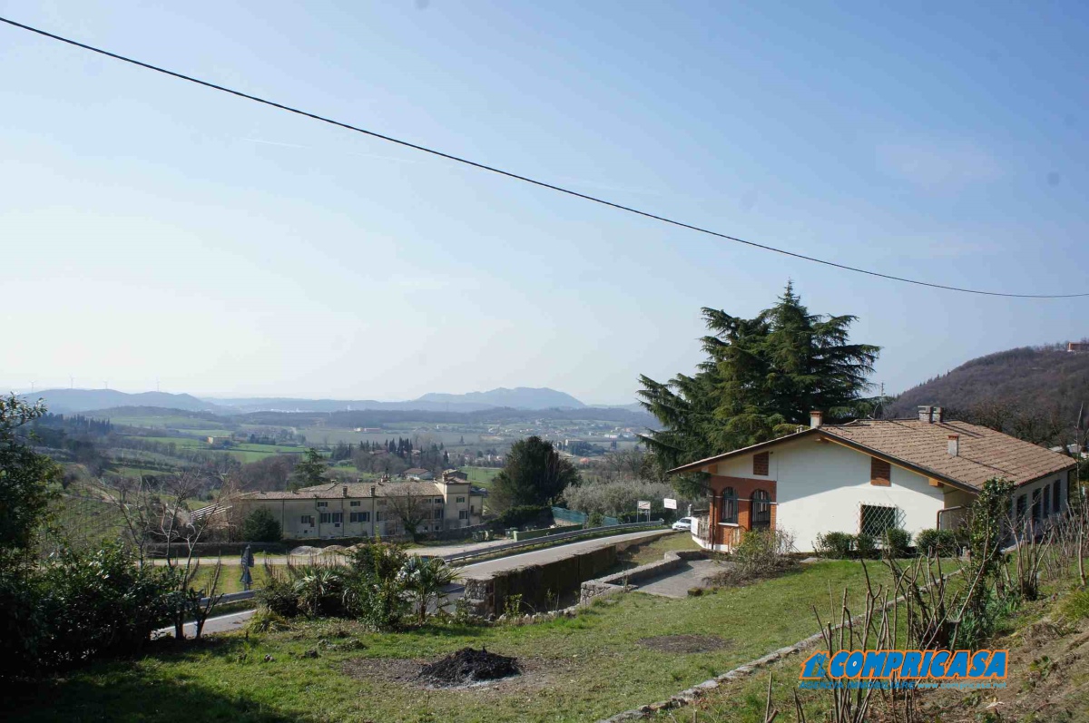 Villa CAPRINO VERONESE vendita  Caprino Veronese  Compricasa Agenzia Immobiliare