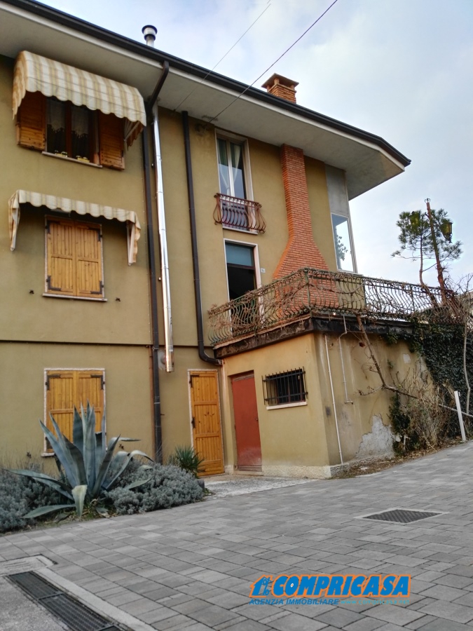 Villa GARDA vendita  Garda  Compricasa Agenzia Immobiliare