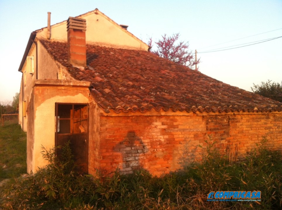Rustico - Cascina GIACCIANO CON BARUCHELLA vendita  Giacciano con Baruchella  Compricasa Agenzia Immobiliare