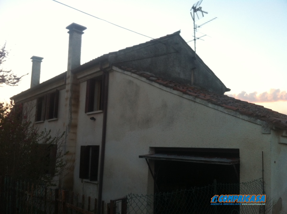 Rustico - Cascina GIACCIANO CON BARUCHELLA vendita  Giacciano con Baruchella  Compricasa Agenzia Immobiliare