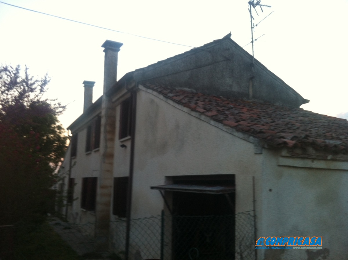 Rustico - Cascina GIACCIANO CON BARUCHELLA vendita  Giacciano con Baruchella  Compricasa Agenzia Immobiliare