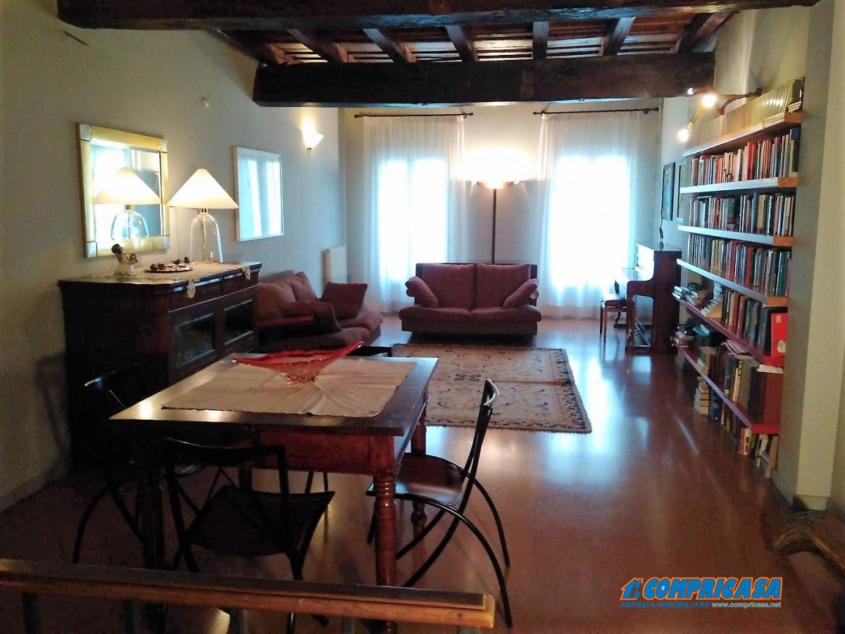 Stabile intero - Palazzo MONTAGNANA vendita  Montagnana  Compricasa Agenzia Immobiliare