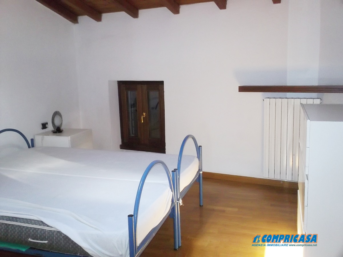 Appartamento BARDOLINO vendita  Calmasino  Compricasa Agenzia Immobiliare