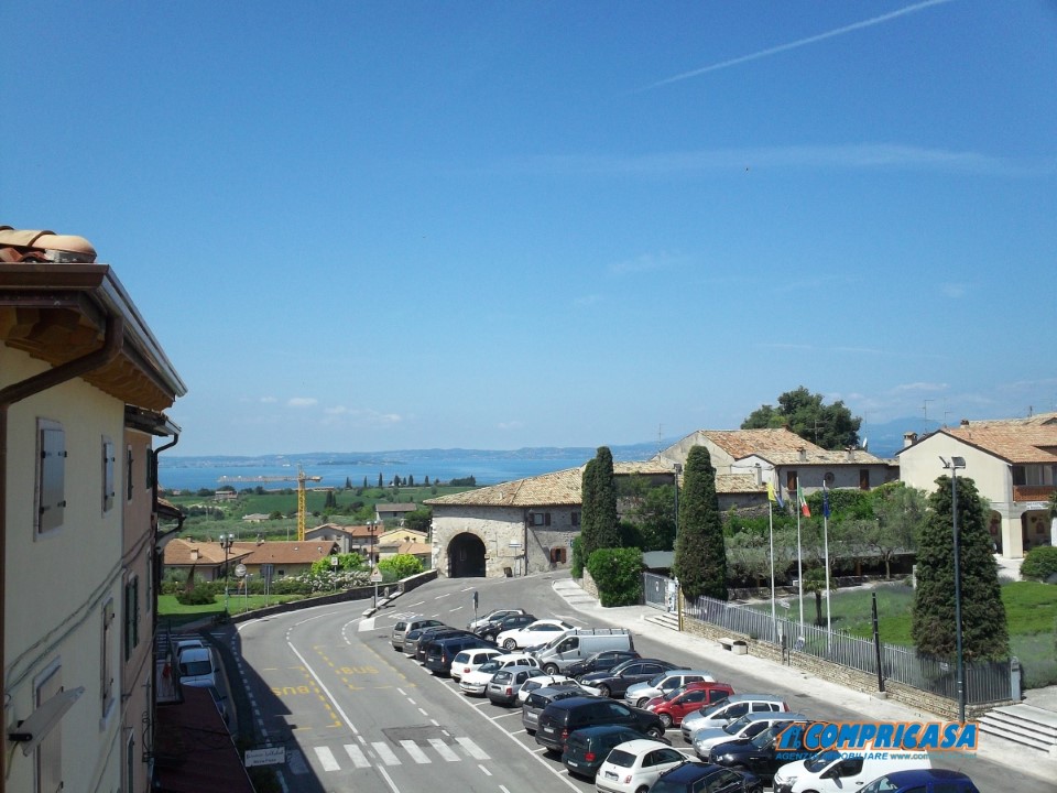 Appartamento BARDOLINO affitto  Calmasino  Compricasa Agenzia Immobiliare